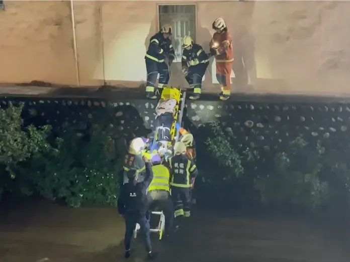 中壢驚傳落河！輕熟女散心失足跌落3公尺高河堤　摔斷左小腿哭喊「腳好痛」