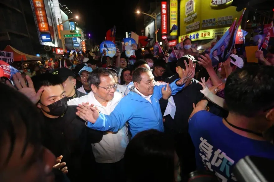 藍營多位要角齊聚　蘇清泉看到侯友宜造勢這幕：屏東起風了！