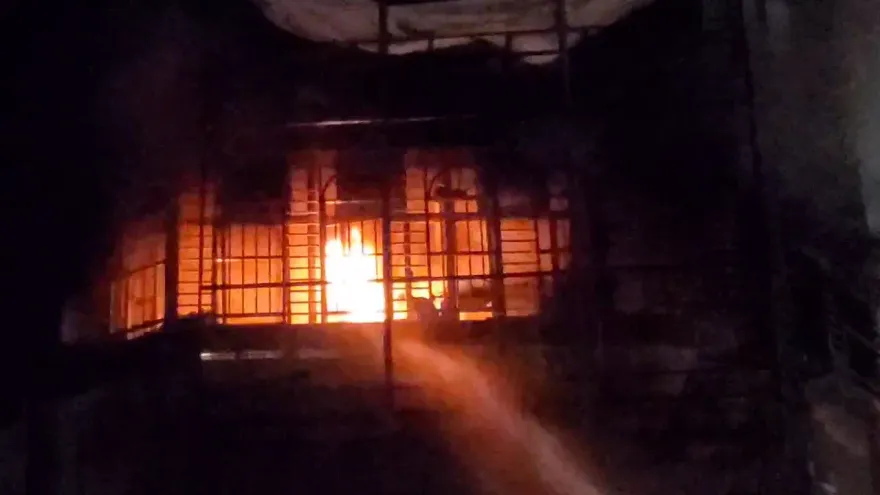 快訊/熊熊燃燒畫面曝！北市大安區公寓惡火肆虐　母女獲救同住男出門躲一劫