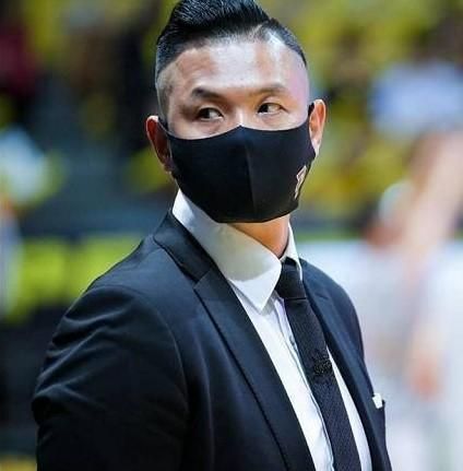 大牙遭黑人告誹謗「確定不起訴」！　財經網紅胡采蘋怒噴：噁男去躲角落
