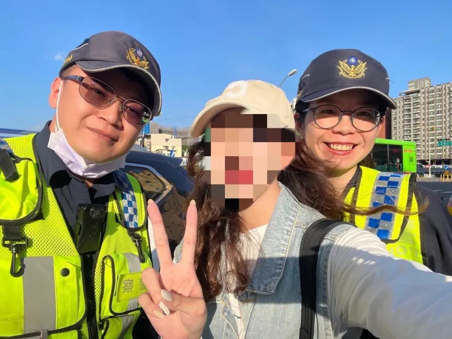 影/台中女大生公車「丟了背包」　警幫找到「比YA」還要寫進論文裡