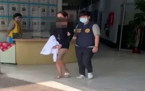 影/9人販毒集團都聽「她」的！23歲熱褲妹竟是首腦　落網裝無辜慘被手下出賣