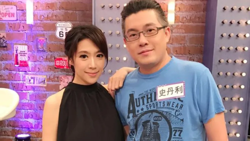 「最美雙胞胎」依依簽字離婚！「互送禮物」斷開10年尪 　前夫史丹利36字洩心聲