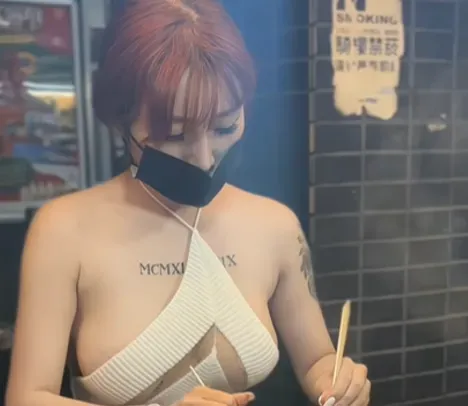 男人瘋吃烤鳥蛋！士林夜市「側露雪白渾圓」闆娘超兇　本尊神到了