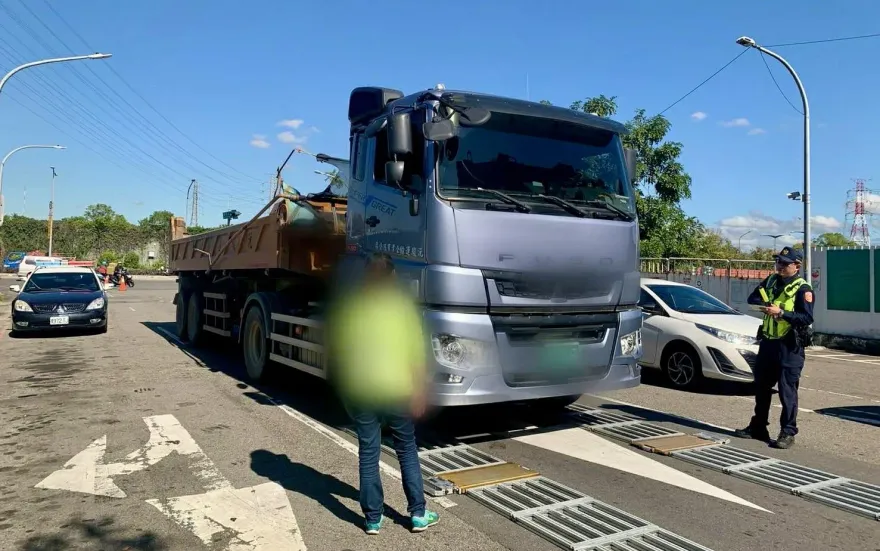 中和警加強攔查大型車違規　今年已取締上千件罰鍰上百萬