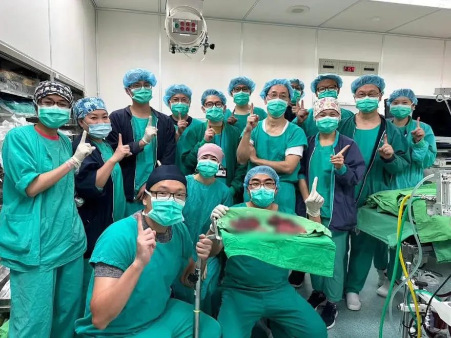 三總首例雙肺移植！6旬老菸槍才換肺又確診新冠　靠葉克膜維持1個月