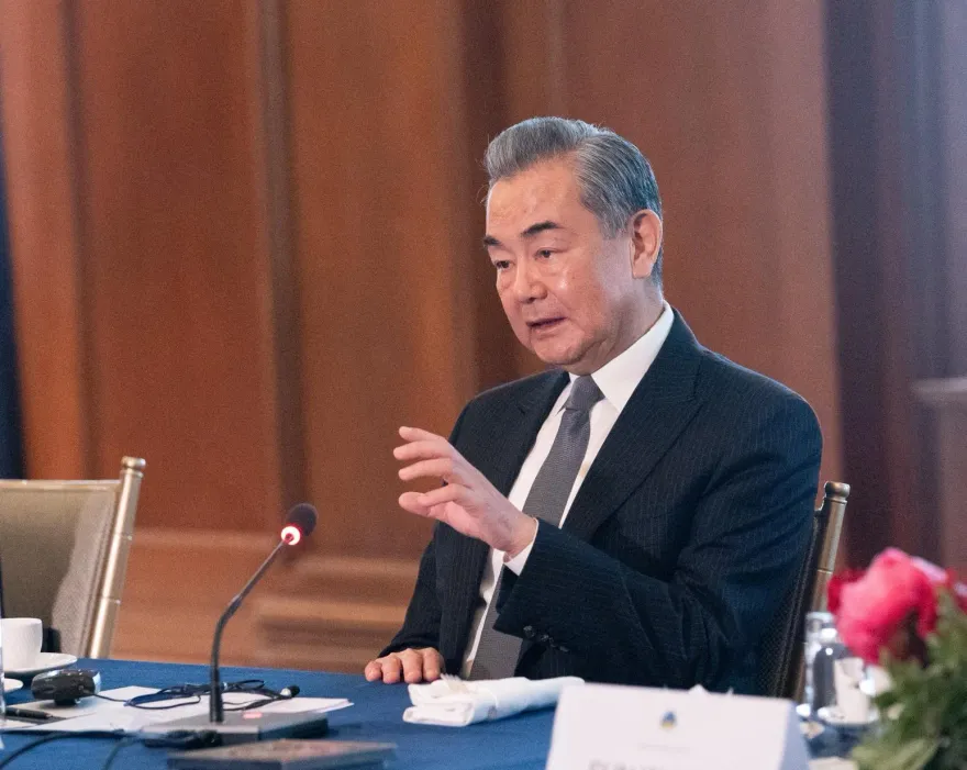 南海衝突越演越烈！中菲外交部長進行通話　王毅：兩國站在「十字路口」