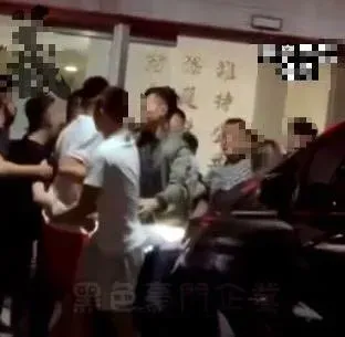影/三重黑衣人圍警所之亂大結局？角頭一家3口、眾小弟共19人通通被起訴