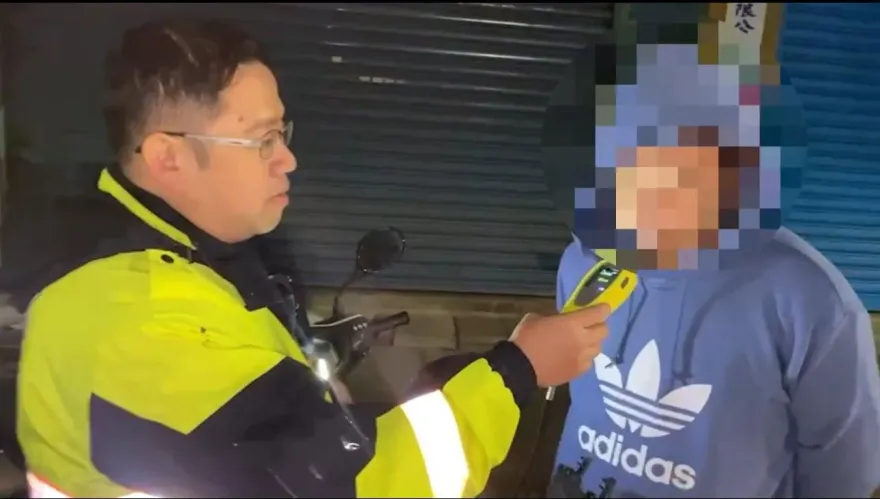 影/蘆洲男吃薑母鴨配啤酒　酒駕騎車搖晃遭警攔查送辦