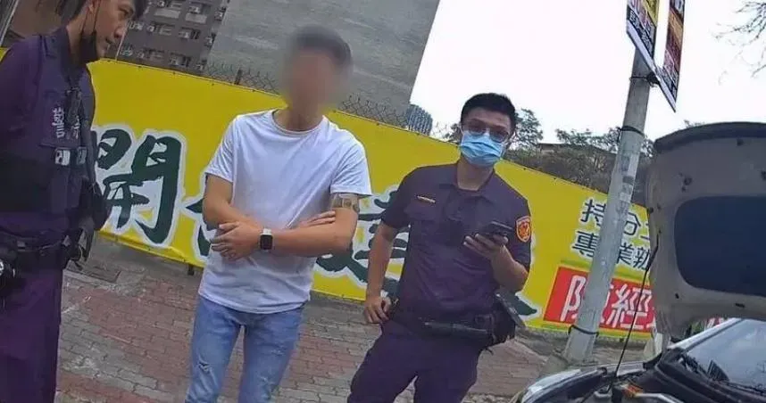 高雄男酒駕被扣牌竟網購「假車牌」　因行車違規遭警抓包