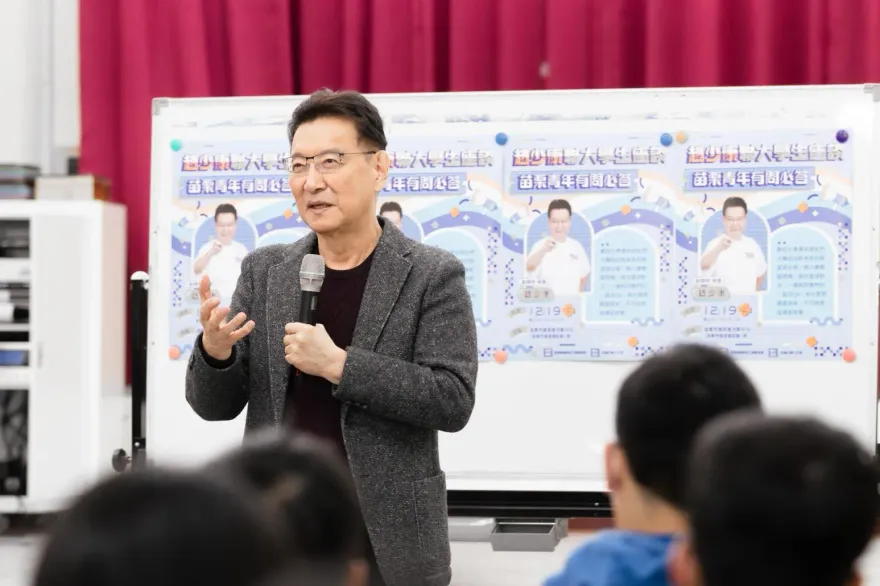 副總統政見會「戰情室上身」　學者讚爆趙少康：出色辯才非浪得虛名