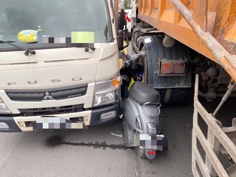 影/差點夾死！三寶女騎士跨雙黃線超車　慘遭砂石車、貨車夾擊驚險畫面曝