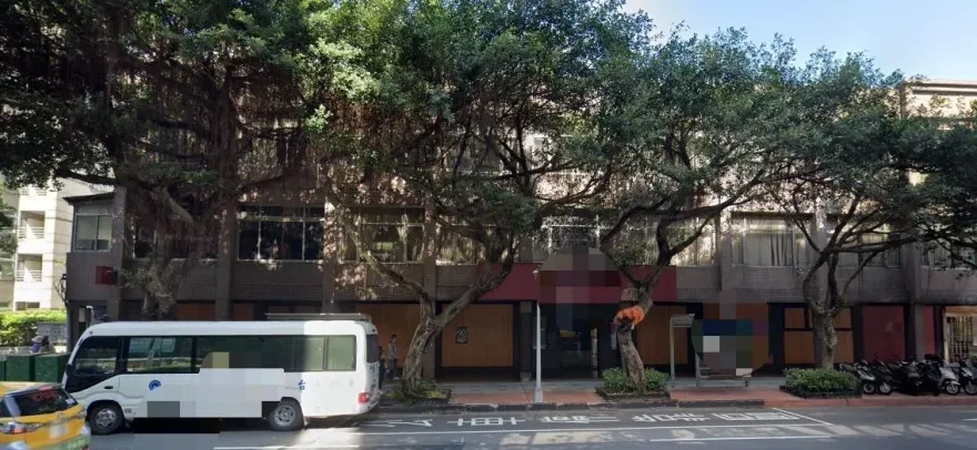 平安夜前夕！北市廢校舍「40歲男倒臥身亡」全身僵硬　現場急封鎖