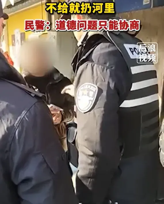 影/大媽拾獲手機竟「威脅失主交出4000元」　囂張嗆：不給錢就扔河裡