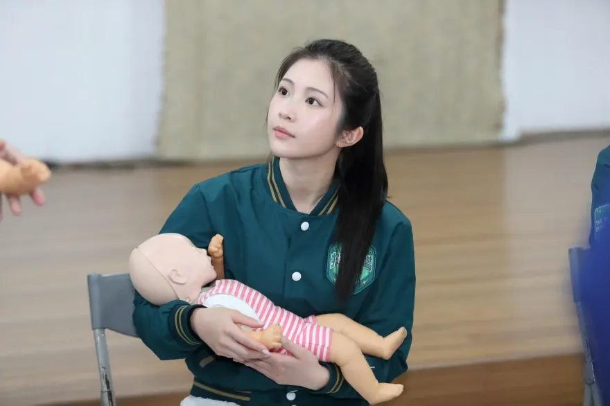 姊姊寒冬睡夢中猝死！「雞排妹」鄭家純推廣CPR　曝喪親之痛