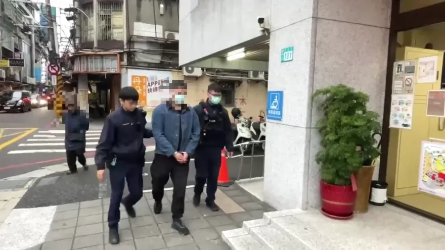 快訊/新莊17號越堤道自撞「車頭變形」肇逃男落網　原來是2條通