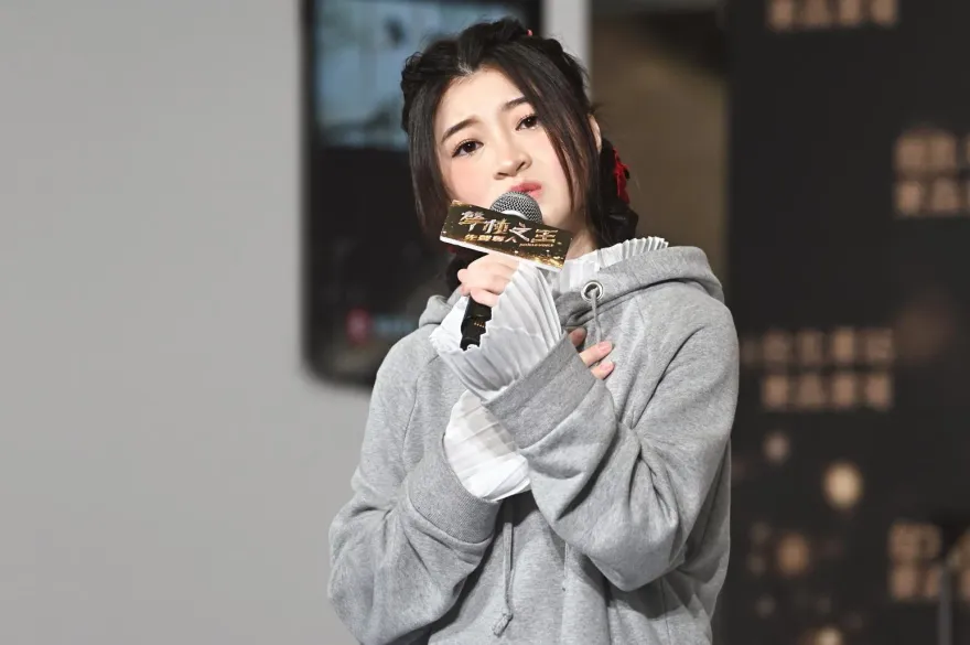 兩地飛！蓋兒Gail剛趕完泰國學校考試　直奔台灣壓軸甜美演出