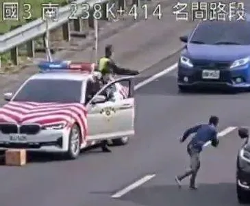 獨/玩命1分43秒！國3名間段狂男橫竄車道「北上到南下」　警追捕險遭撞