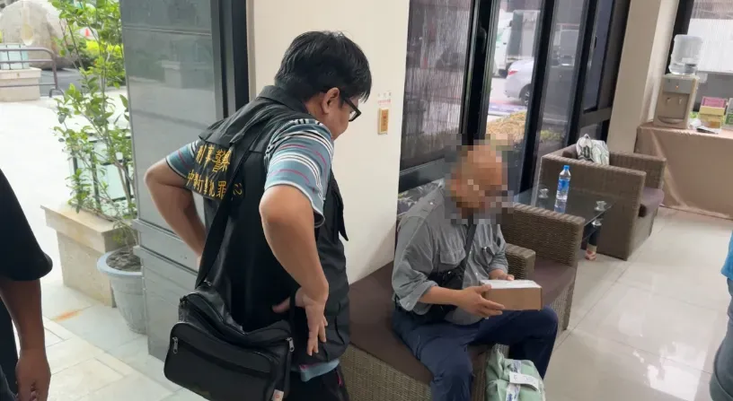 影/骨刺大叔網購CBD精油緩解疼痛　收包裹被逮傻眼驗出「大麻」成分