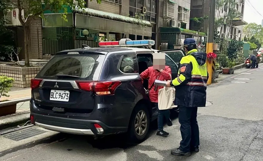 劇情神逆轉！銀行離櫃買380萬金條警急阻止　老婦：不是被騙免緊張啦！