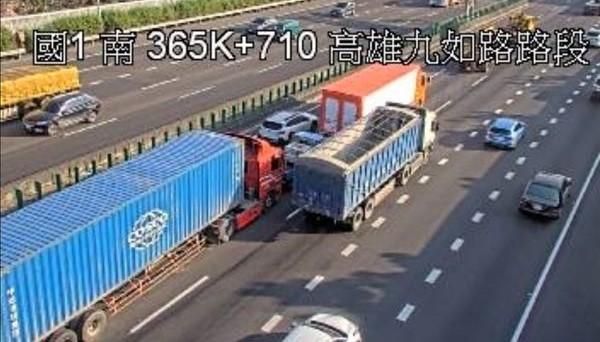 快訊/國1高雄九如段追撞事故！小貨車遭3聯結車包夾、回堵7公里
