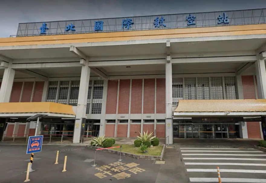 松山機場明年元旦起恢復收取停留服務費　搭小黃將貴50元