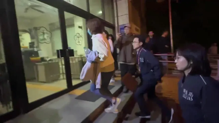 涉郭台銘連署賄選案！屏縣議長周典論遭聲押禁見　女兒周孟蓉屏檢複訊中