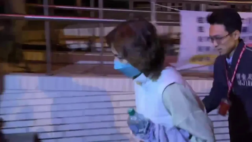 快訊/屏議長周典論涉幫郭台銘買個資遭聲押　三女周孟蓉檢方深夜裁定50萬交保