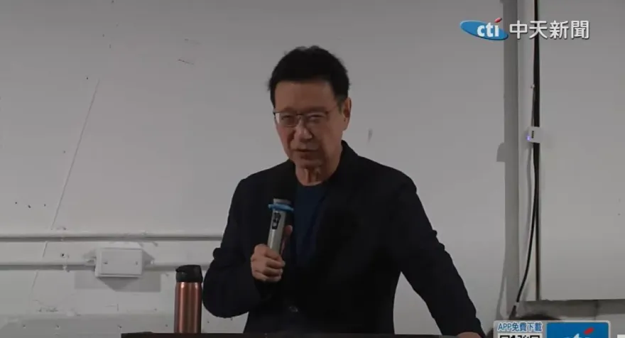 影/趙少康酸民進黨疫苗、論文封存30年「是Johnnie Walker啊？」　清大同學爆笑