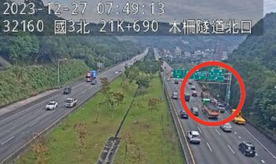 快訊/國3木柵隧道北口5車追撞！上班請注意