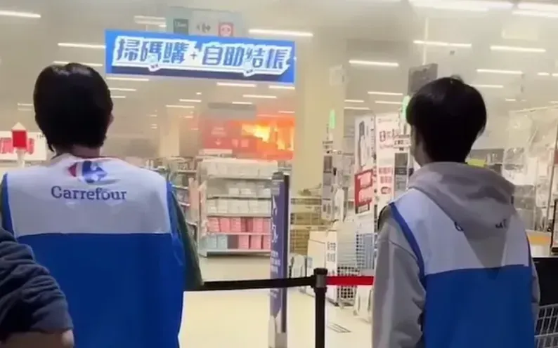 事情大條囉！玩火燒掉家樂福不用賠？業者急補充2關鍵「3屁孩下場恐更慘」