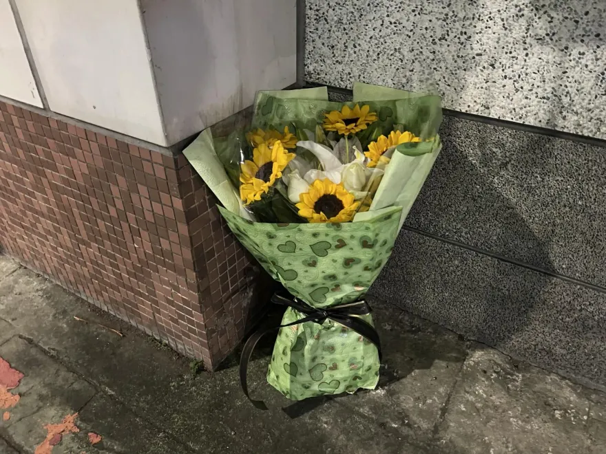 快訊/國三生冤死！校門外民眾不捨獻花：家裏有一個差不多的孩子