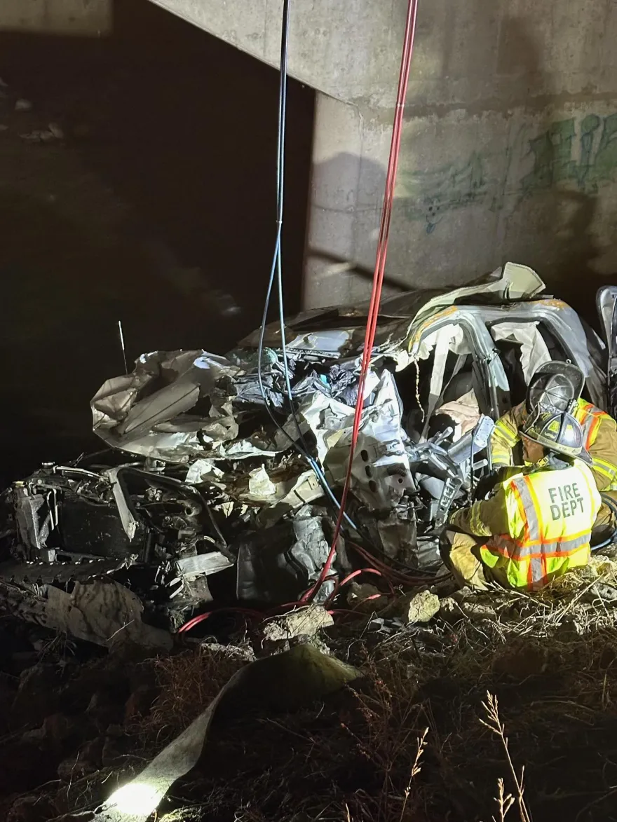 男子開車出意外掉下橋卡車裡　全身骨折受困6天後奇蹟生還