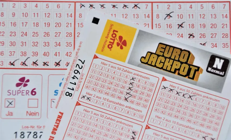 快大掃除！她打掃找到兩年前樂透彩券　一對「竟中340萬」還可兌獎