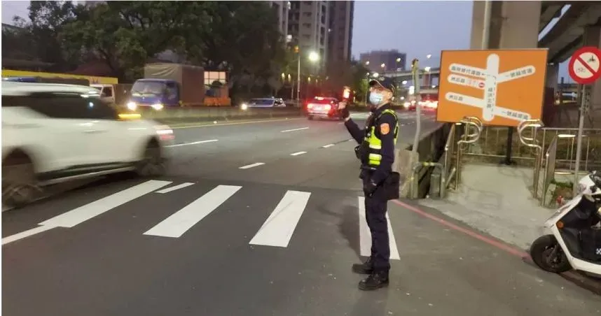 全台唯一跨河煙火在八里！　警方透露避開車潮「最佳路線」