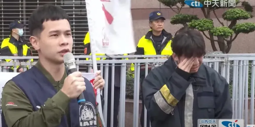 影/新竹消防員殉職「生前按讚批政府騙人」！消促會成員哭到說不出話