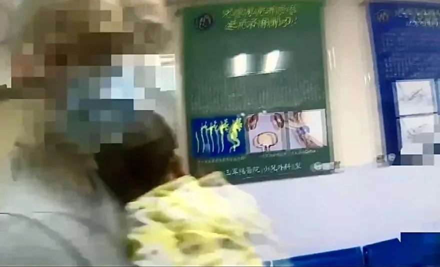 影/聖誕夜 1歲男童路邊呼吸困難　警車鳴笛火速送抵醫院救命