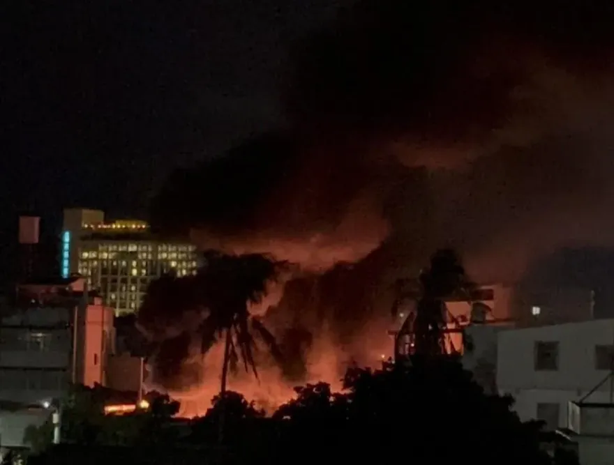 快訊/台東農機行嚴重火災！爆炸聲響徹天際　麵店老闆娘急撤瓦斯桶「雙掌遭惡火紋身」