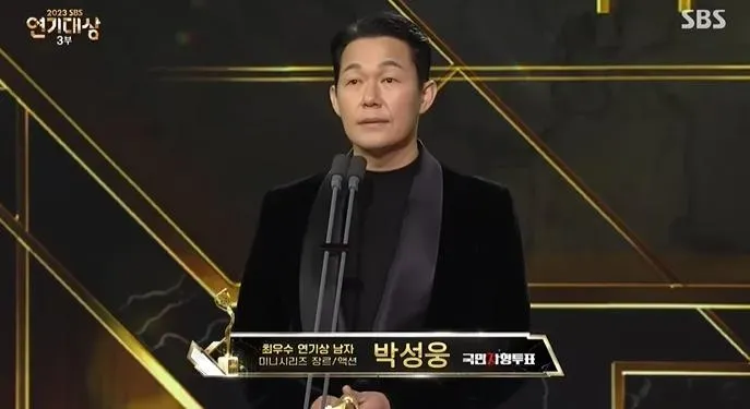 SBS演技大賞/「你到天上的日子，哥獲獎了」朴星雄獎獻李善均：再也沒有痛苦