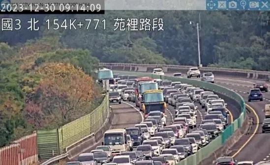開車返鄉注意！除夕上午「國道5地雷路段」曝　高公局：下午再上路