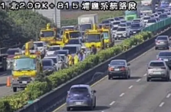 快訊/連假首日國1埔鹽南下路段連環車禍！　「7車連撞」封閉1車道