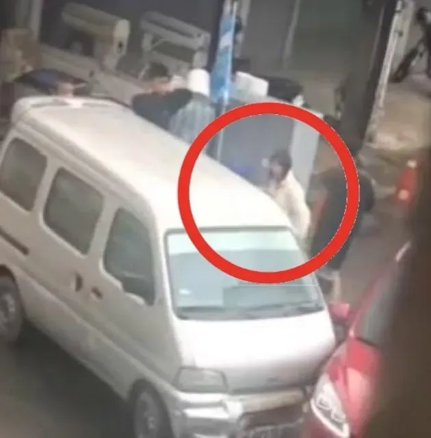影/台南媽媽爆氣片！瓦斯行貨車撞「載小孩」休旅車　她氣炸狂罵：跟你沒完沒了