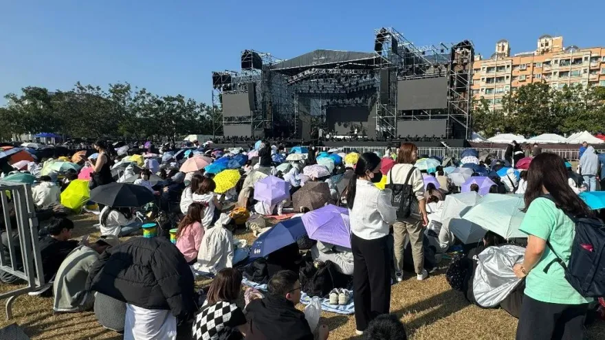台南跨年有卡莉怪妞大咖！千名粉絲頂烈日看彩排　防爆犬出動