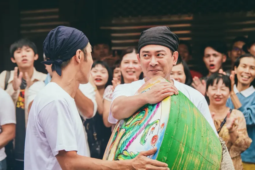 延續國民阿叔熱潮！王識賢開春再登8點檔　與李李仁共演「陣頭雙帥」