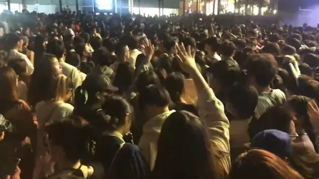 快訊/高雄版「踩踏事件」真實上演！兇手跨年舞台下大膽亮刀　目擊者還原驚險狀況