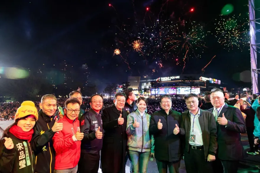 新竹跨年演唱會300秒煙火吸5萬人  高虹安楊文科陪大家迎新年