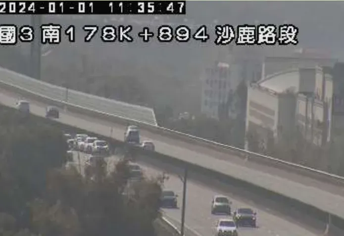 快訊/國3北向沙鹿段「內側車道6車追撞」　回堵2公里傷亡未明