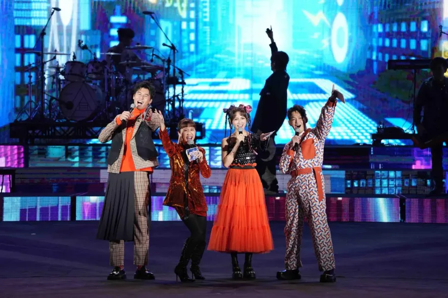 合體Lulu主持跨年！朵拉腸胃絞痛、狂拉肚子　「脫水掉1公斤」現況曝