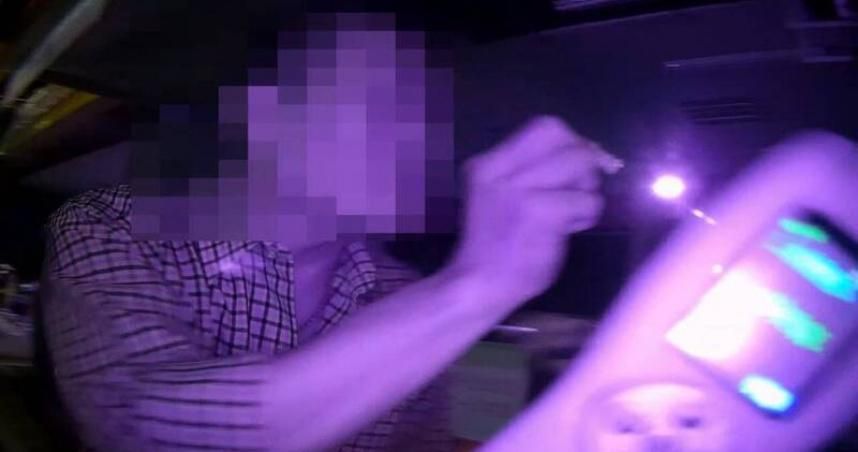 高雄男當警察面前酒駕　拔假牙扯「酒精殘留」試圖蒙混過關
