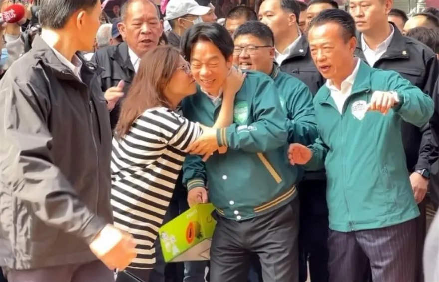 賴清德遭支持者強吻　國安局：強化近身防衛